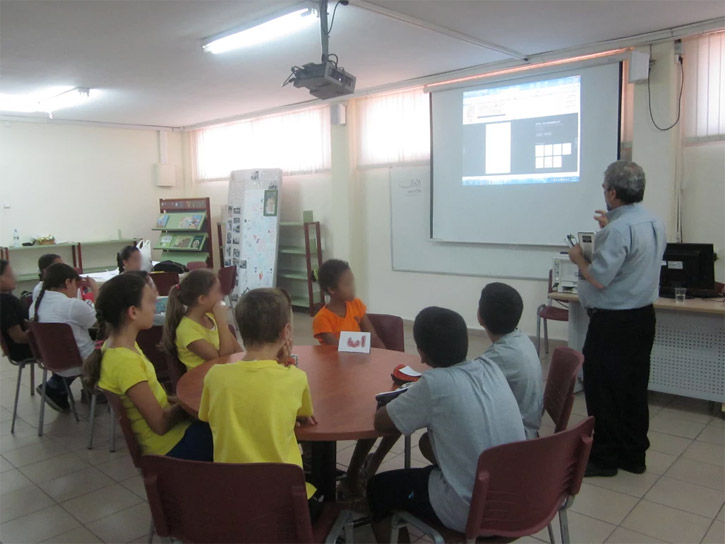 סדנת קליגרפיה שתוף פעולה בית ספר יבניאלי ובית ספר חיוואר